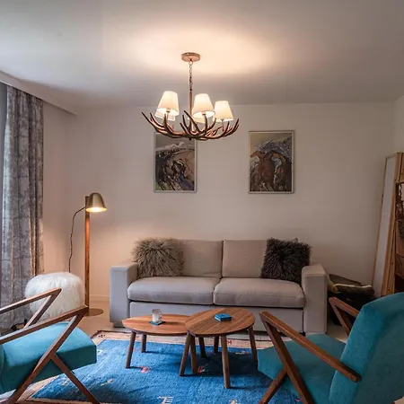 Tidu Modern Chic Stylish Apartment